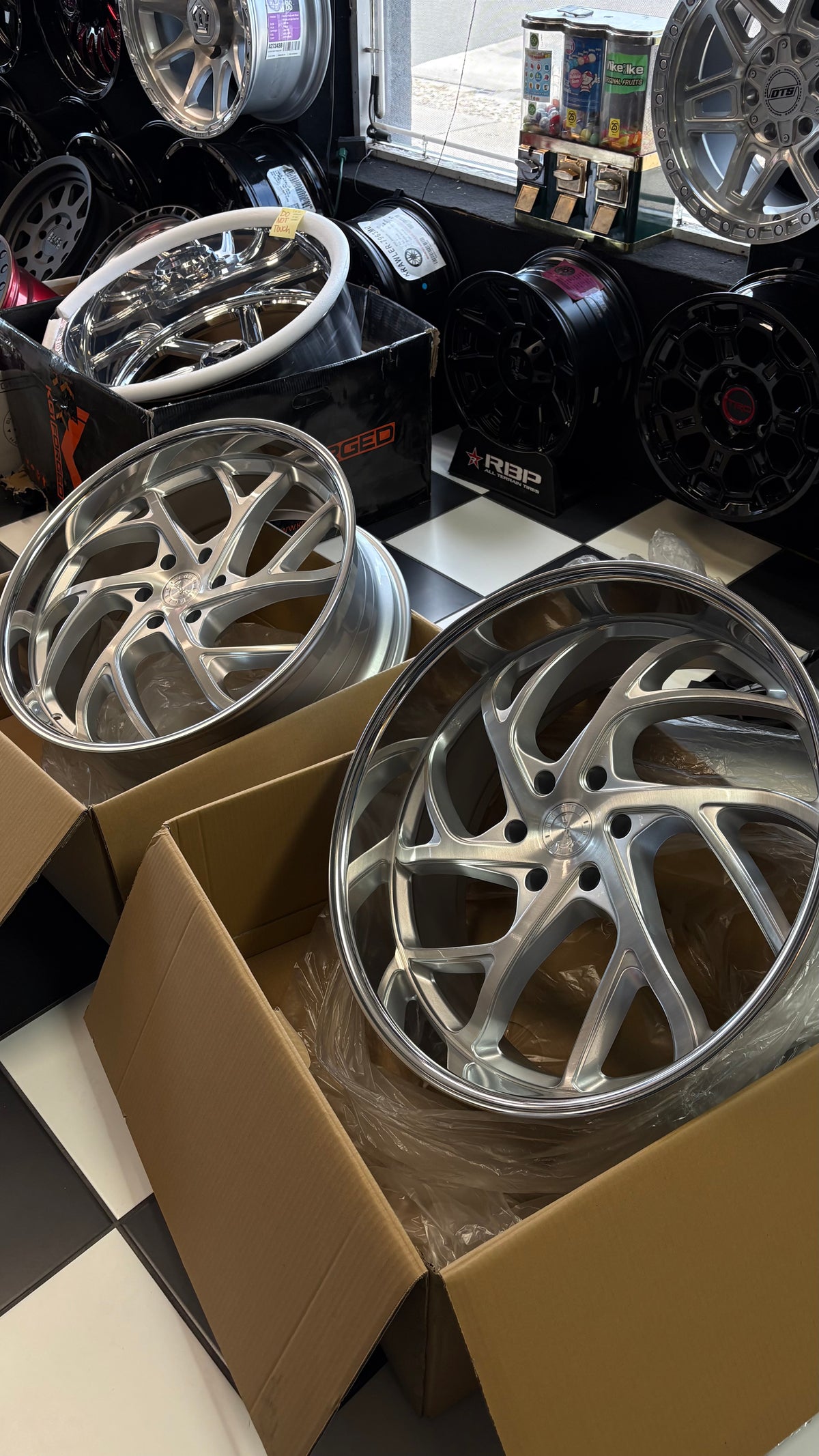 Set of Staggered Esko Jr Silver Brushed Face/Polished Lip