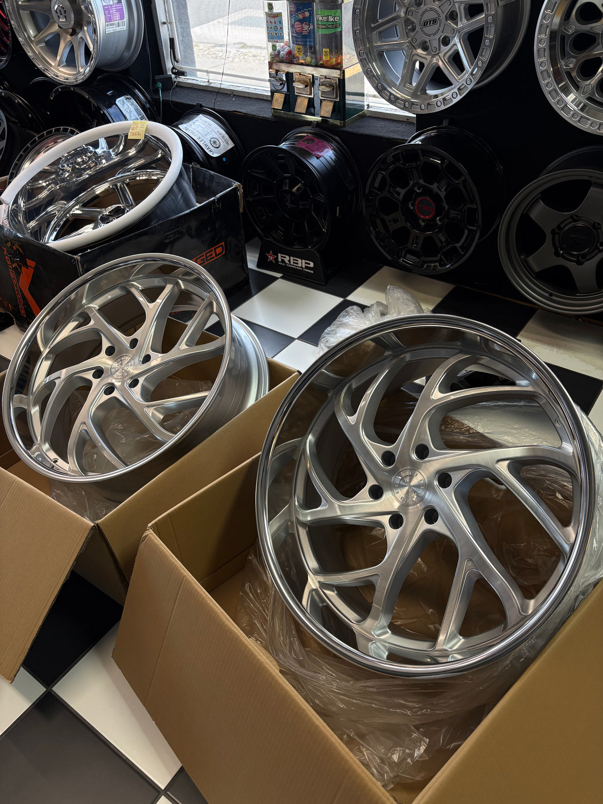 Set of Staggered Esko Jr Silver Brushed Face/Polished Lip
